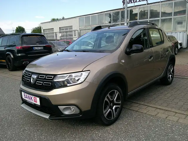 Dacia Sandero II Stepway Celebration 1 Hand