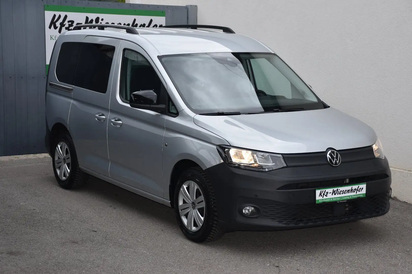Volkswagen Caddy 1.5 TSI OPF / Flügeltür / AHK / Kamera / Service Silber - 1