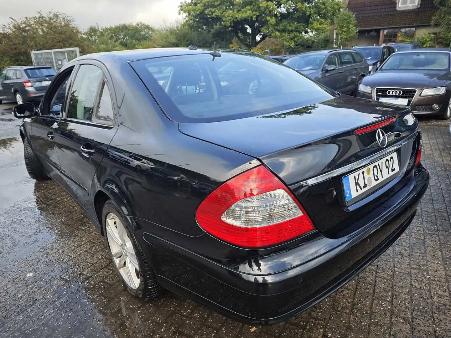 Mercedes-Benz E 350 7G-TRONIC Elegance Schwarz - 2