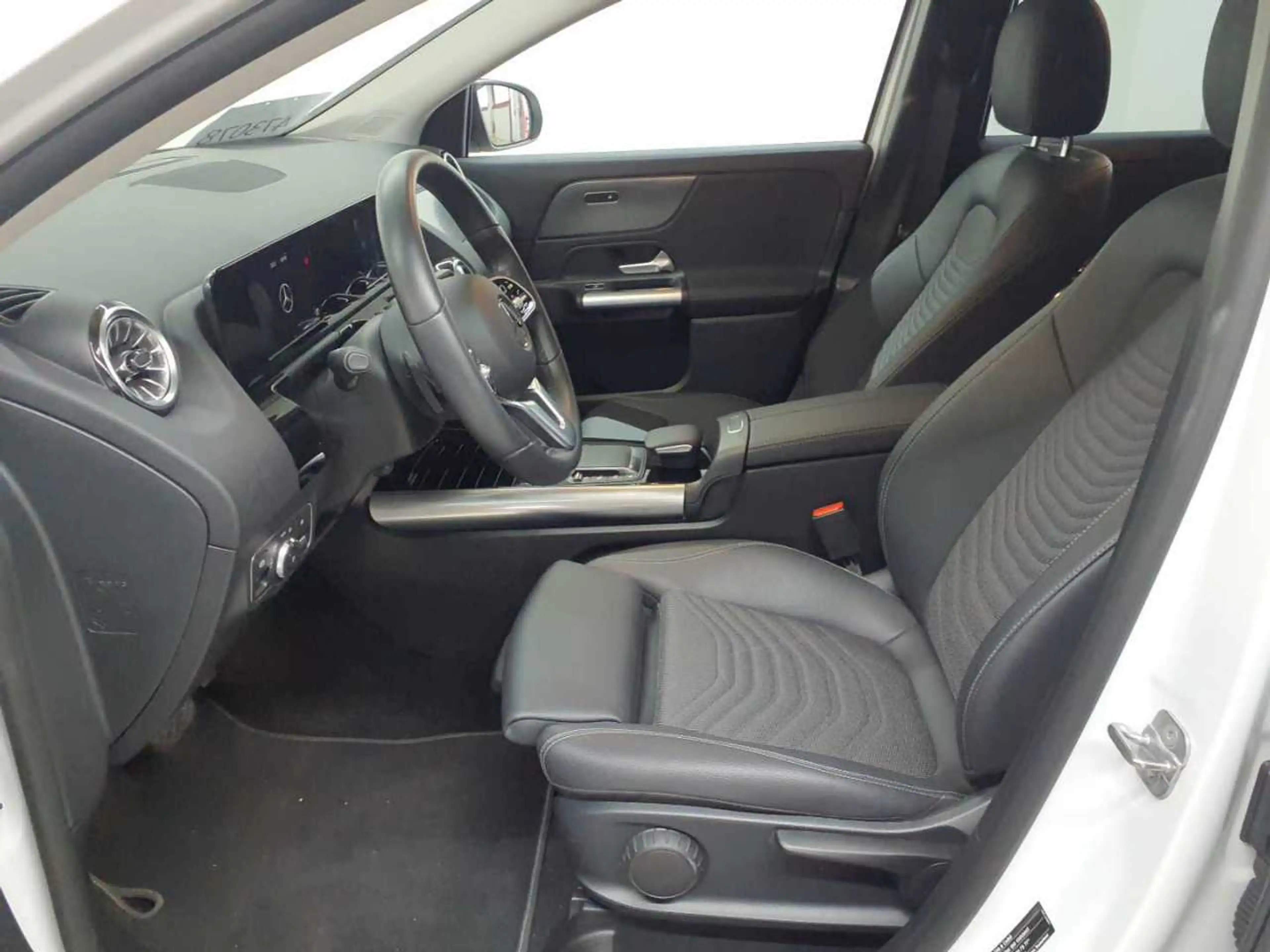 Mercedes-Benz GLA 200 GLA 200-Progressive LED MBUX BusiP KAM — photo 8