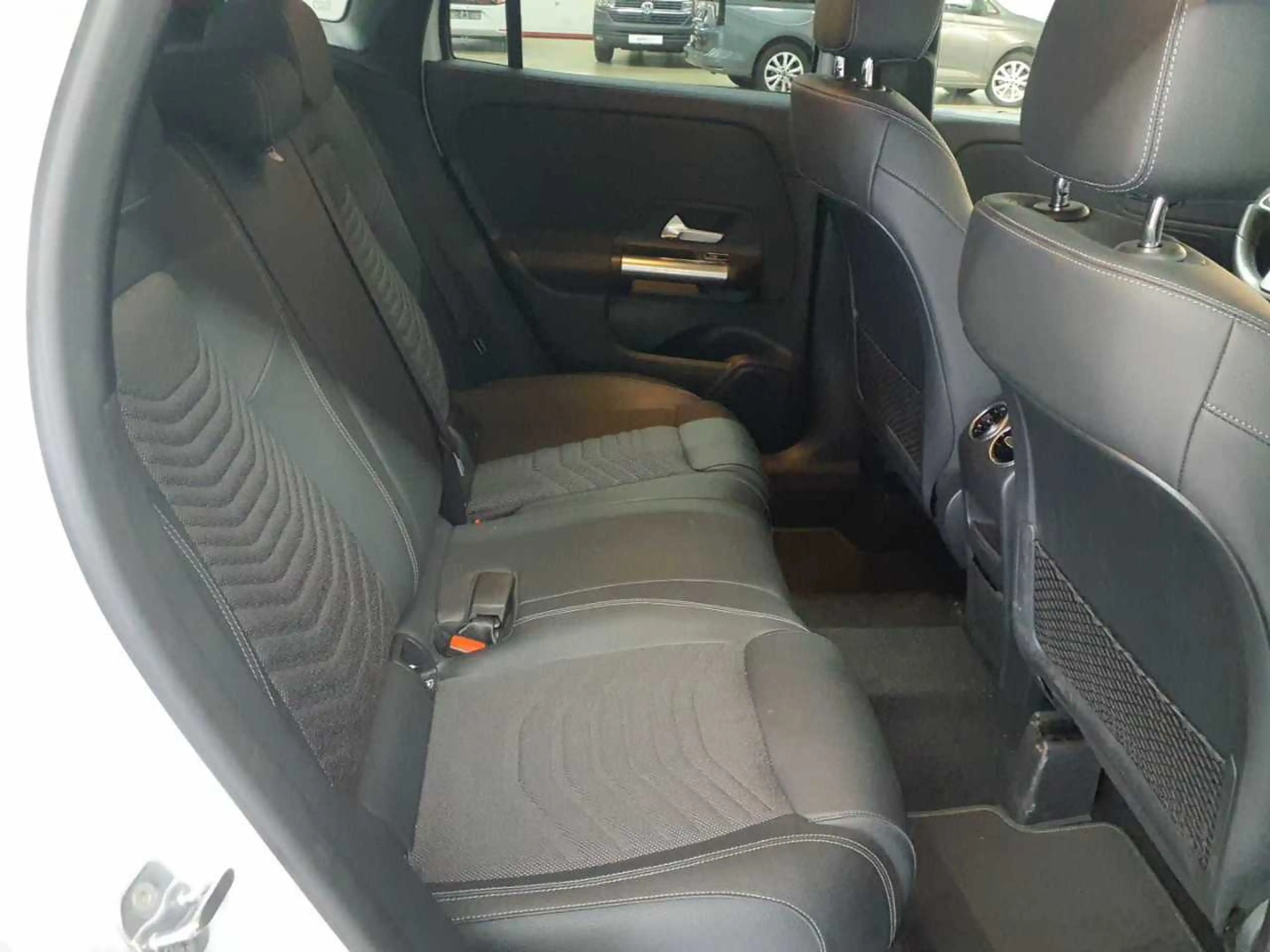 Mercedes-Benz GLA 200 GLA 200-Progressive LED MBUX BusiP KAM — photo 13