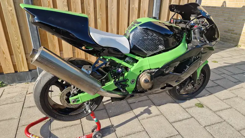 Kawasaki Ninja ZX-9R - foto 5