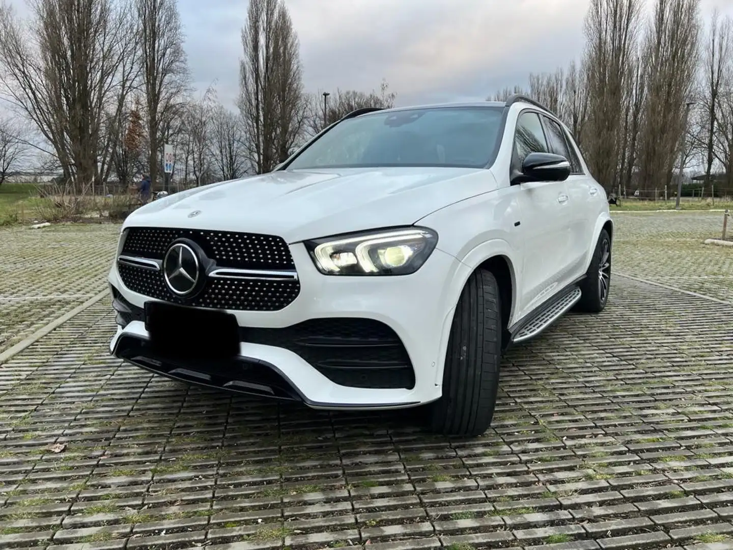 Mercedes-Benz GLE 350 e 4Matic 9G-TRONIC AMG Line Wit - 1