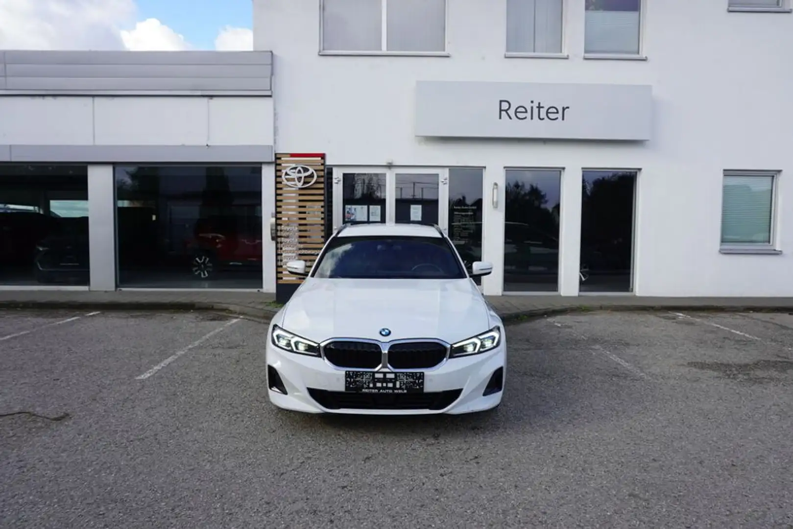 BMW 318 d Touring Aut. *LED*AHK*HUD*LEDER* Weiß - 1