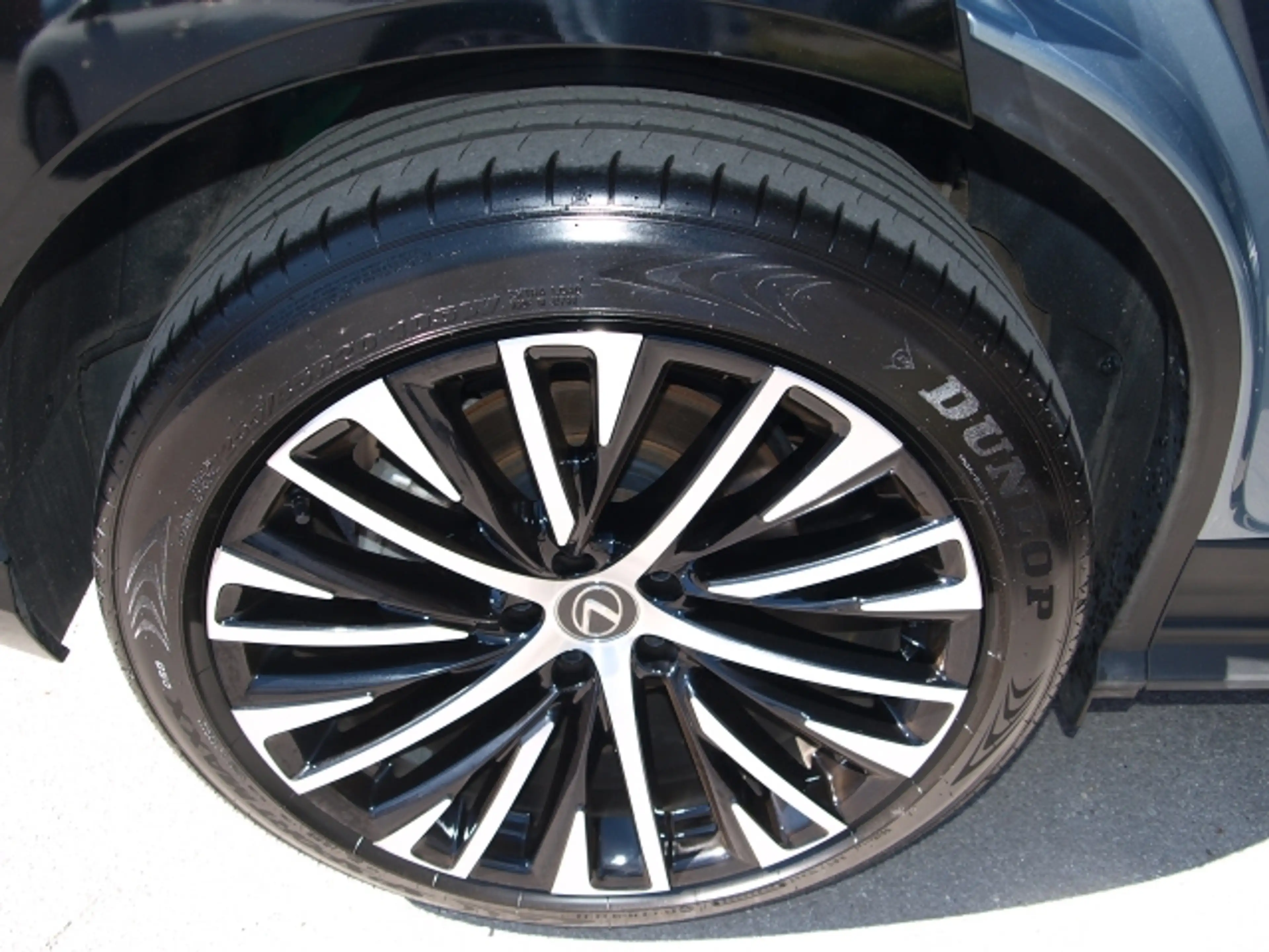 Lexus RZ Lexus RZ 450e Luxury Paket 71,4kWh Aut. — photo 11