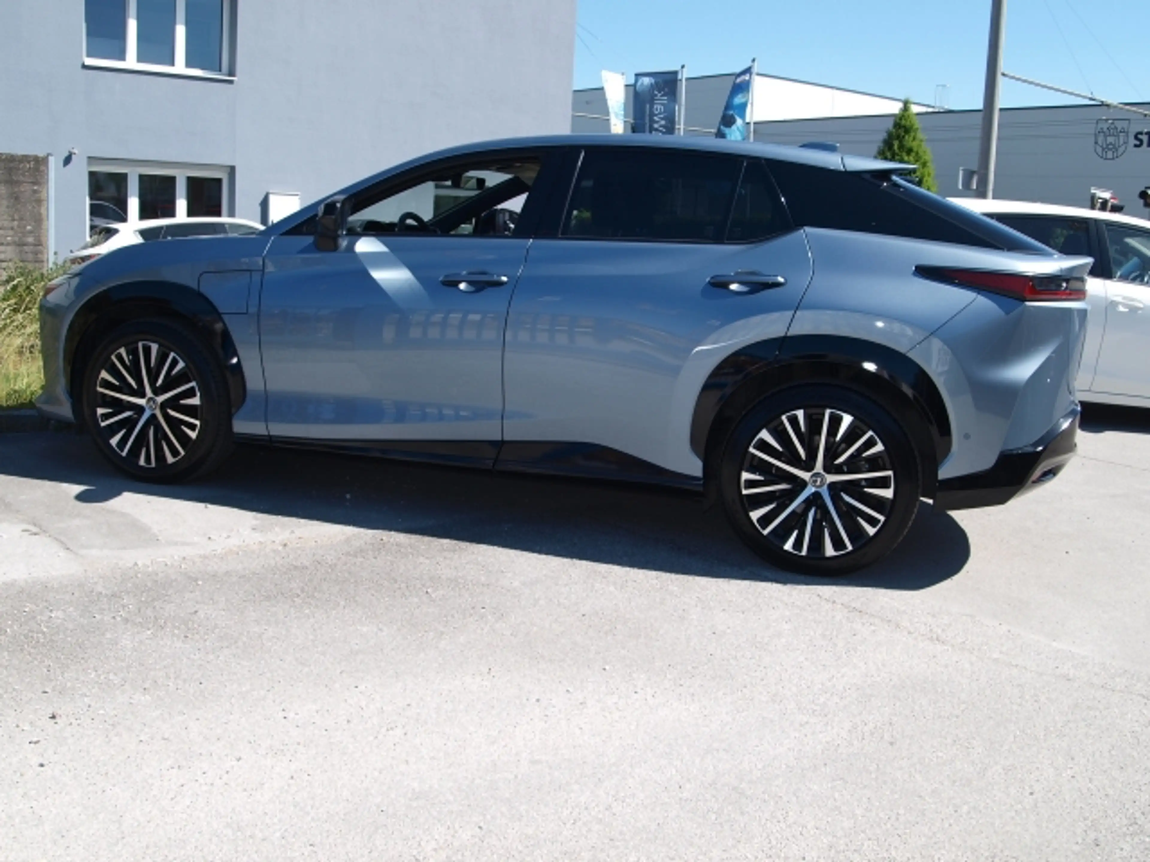 Lexus RZ Lexus RZ 450e Luxury Paket 71,4kWh Aut. — photo 7