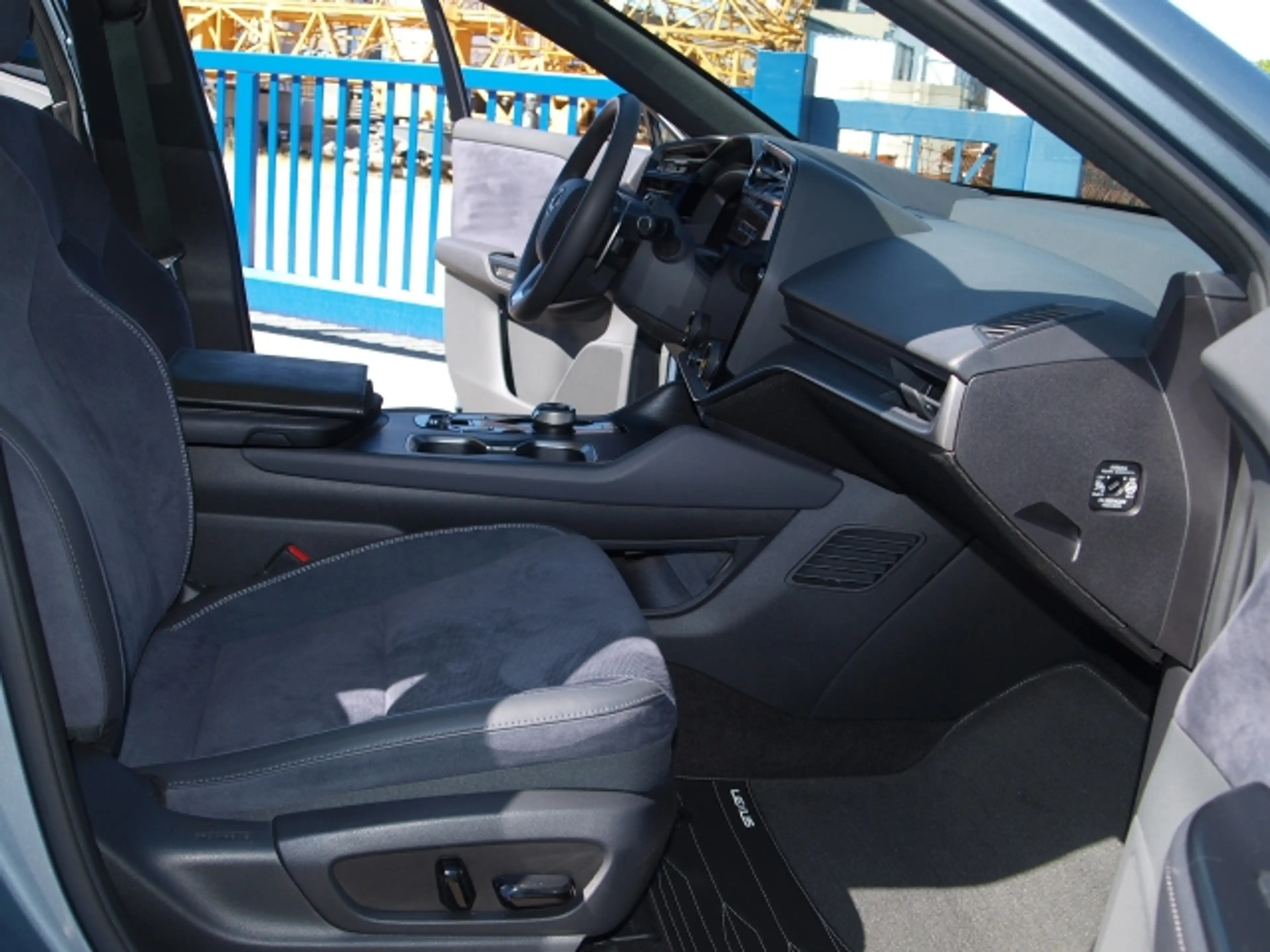 Lexus RZ Lexus RZ 450e Luxury Paket 71,4kWh Aut. — photo 9