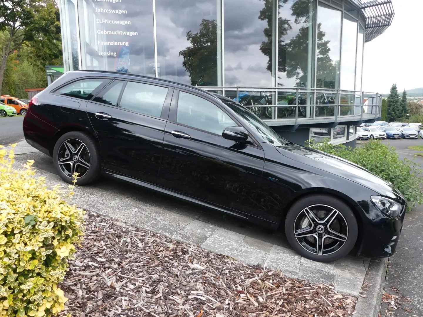 Mercedes-Benz E 300 E-Klasse T-Modell, RF Kamera, elektr Sitze Schwarz - 1