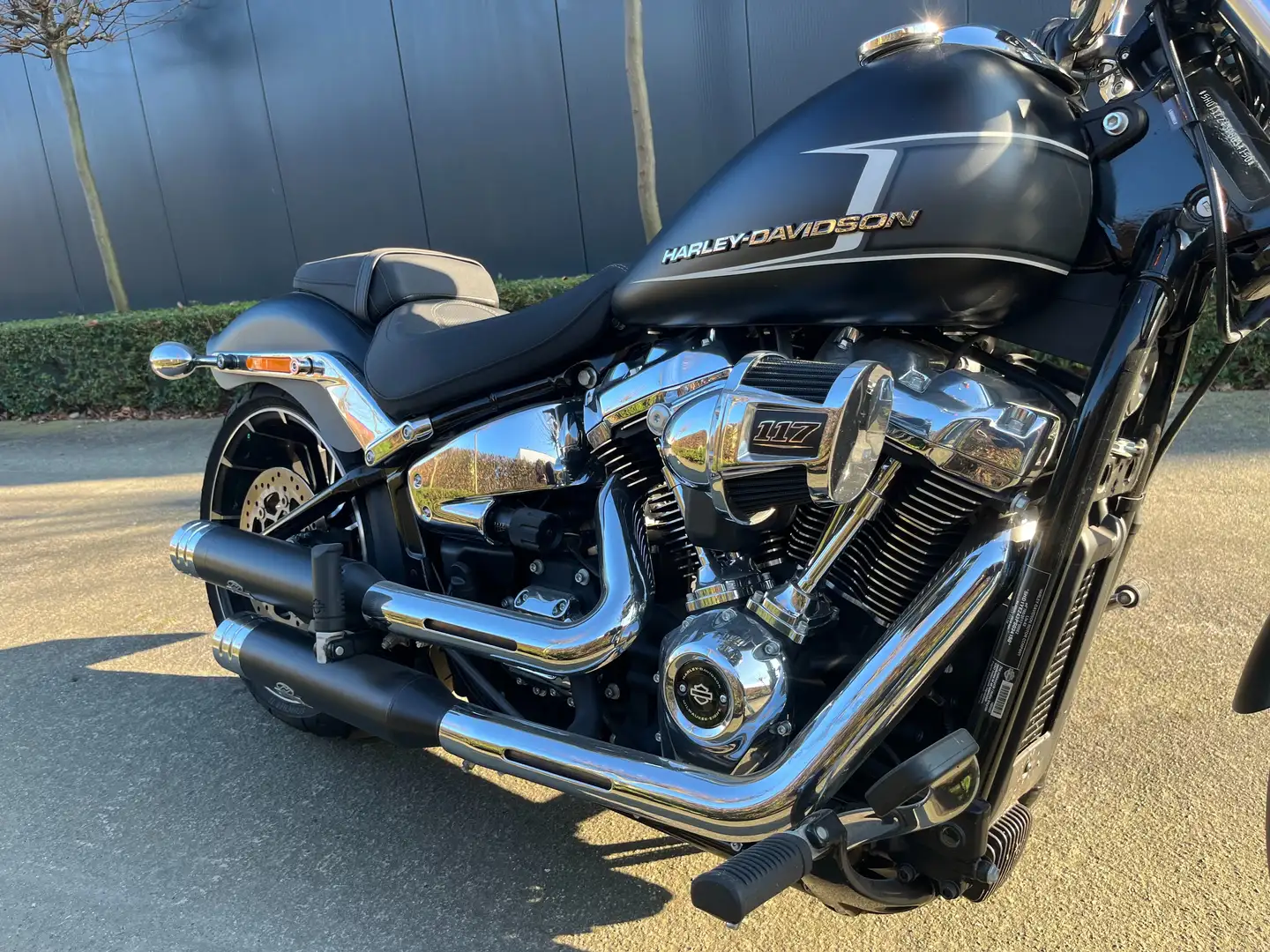 Harley-Davidson Breakout Negru - 2
