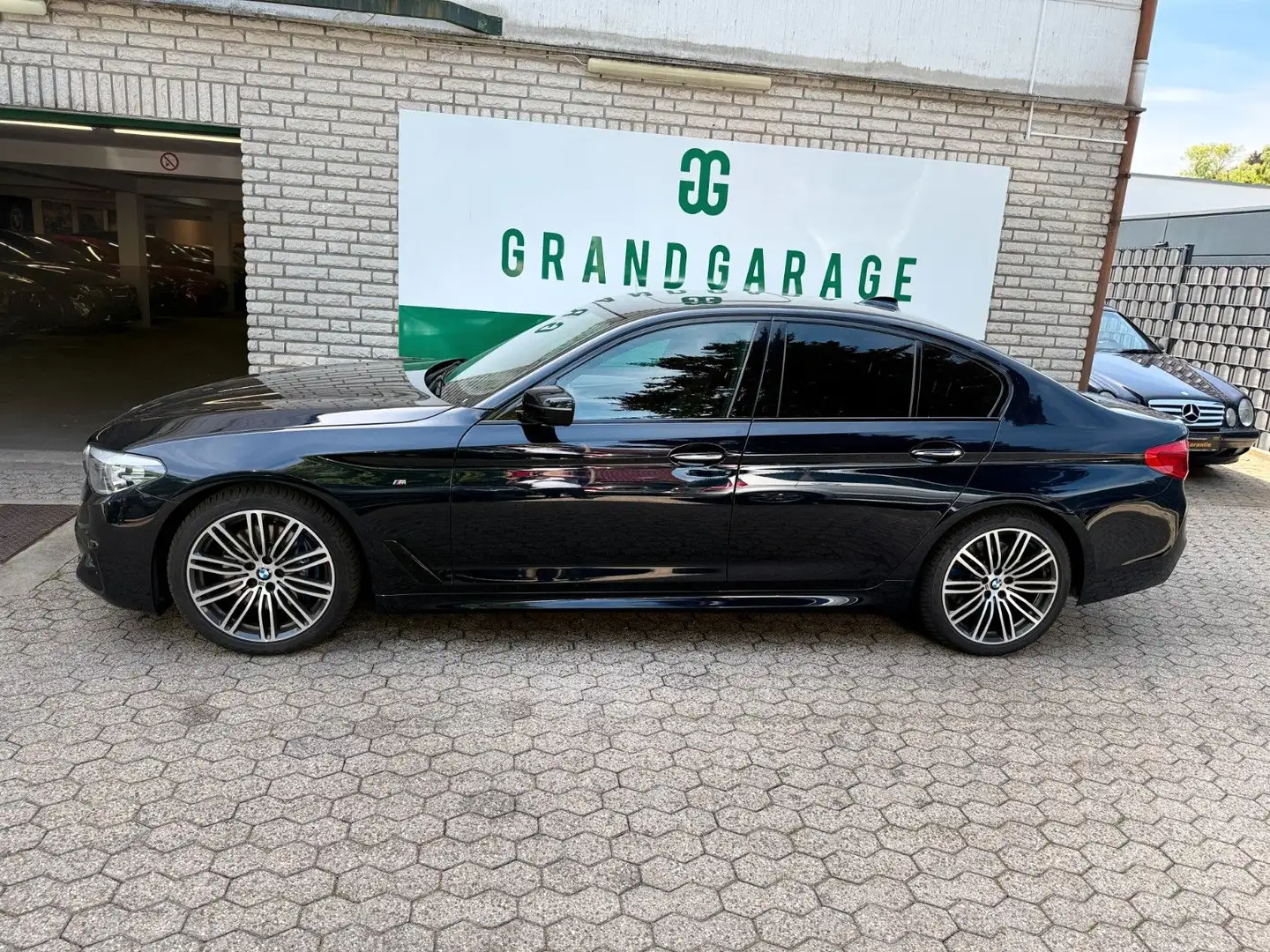 BMW 530 Baureihe 5 Lim. 530 d M SPORT PAKET Negro - 2