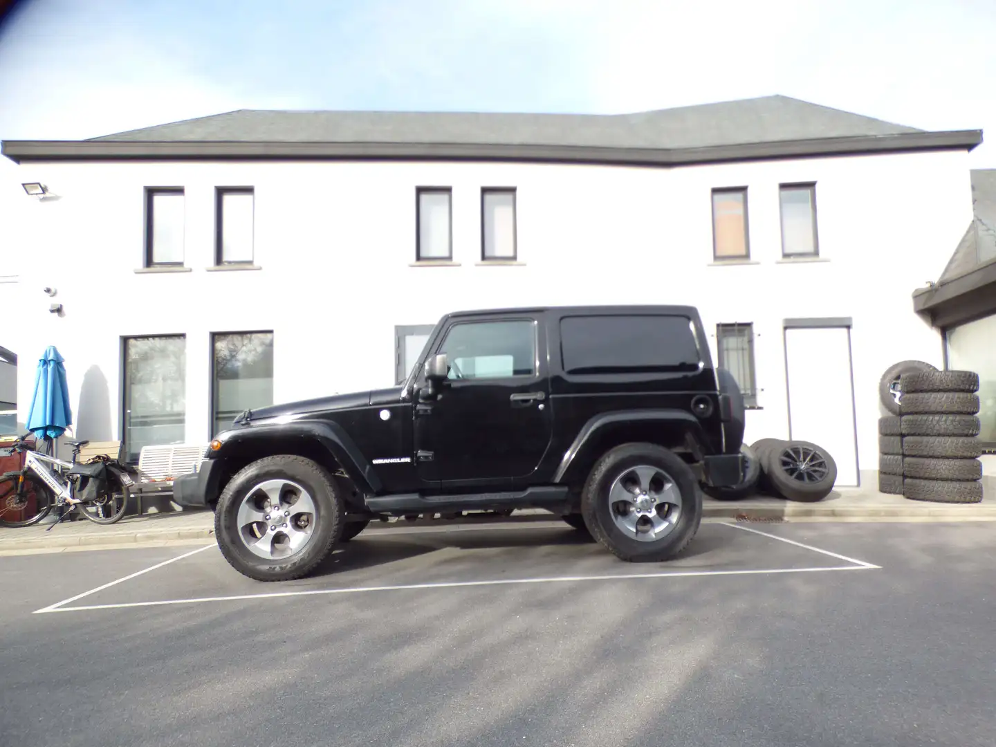 Jeep Wrangler Sahara-Lichte vracht - Automaat - 26033Ex btw Noir - 2