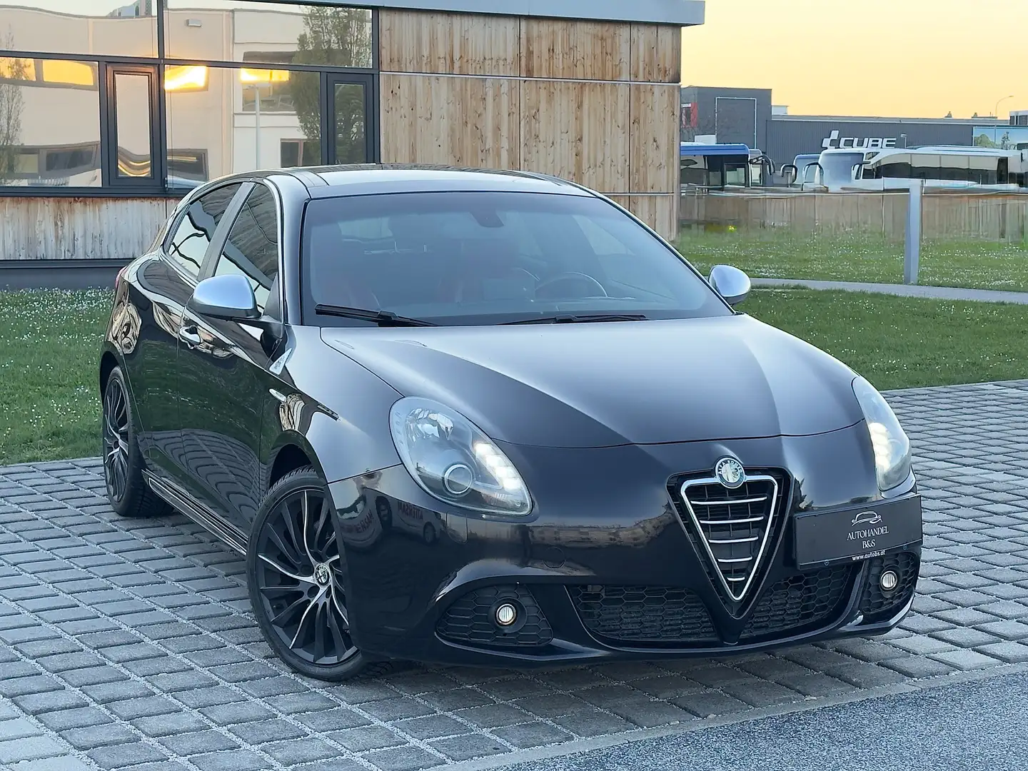 Alfa Romeo Giulietta 1750 TBi Quadrifoglio Verde *PANO, BOSE, NAVI* Schwarz - 1