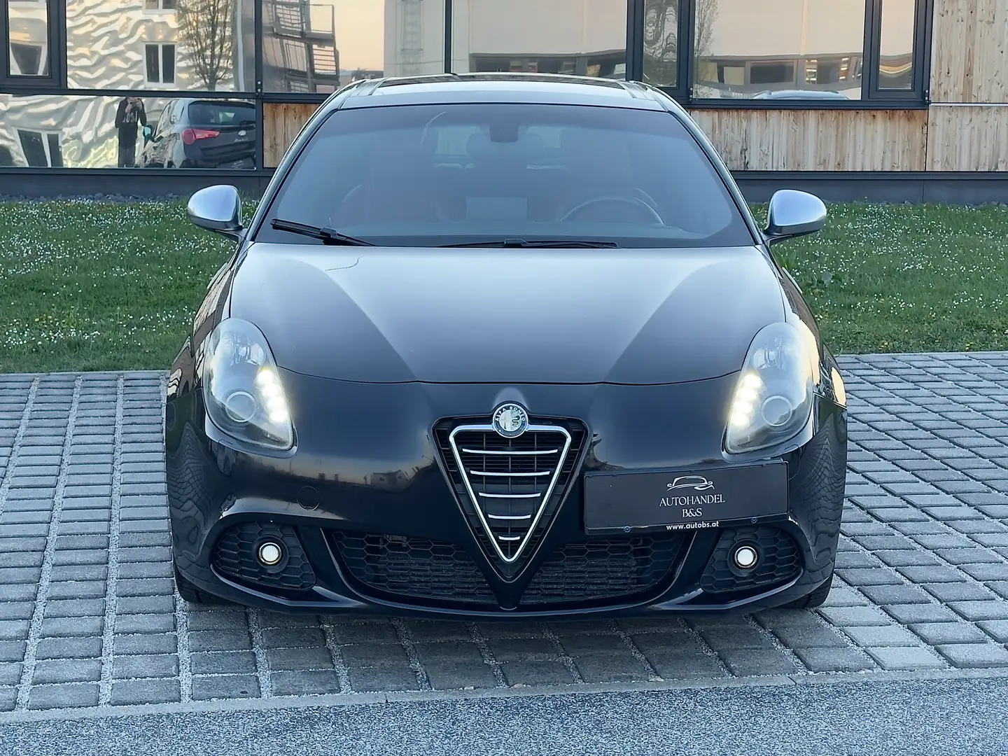 Alfa Romeo Giulietta 1750 TBi Quadrifoglio Verde *PANO, BOSE, NAVI* Schwarz - 2