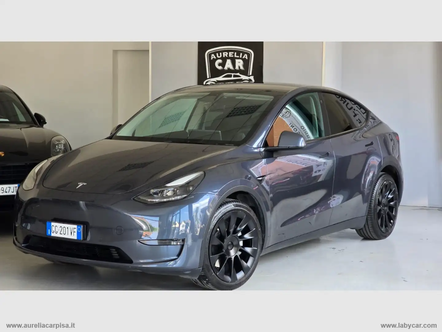 Tesla Model Y Long Range AWD Gris - 1