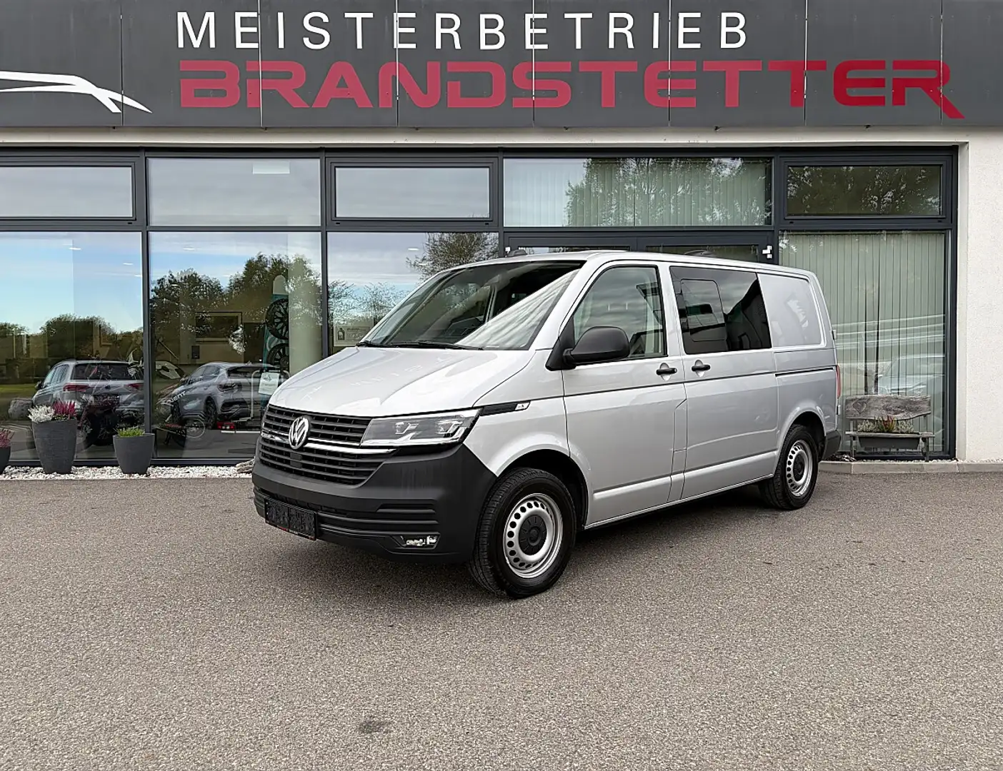 Volkswagen T6 Kombi KR 2,0 TDI 4Motion DSG Silber - 1