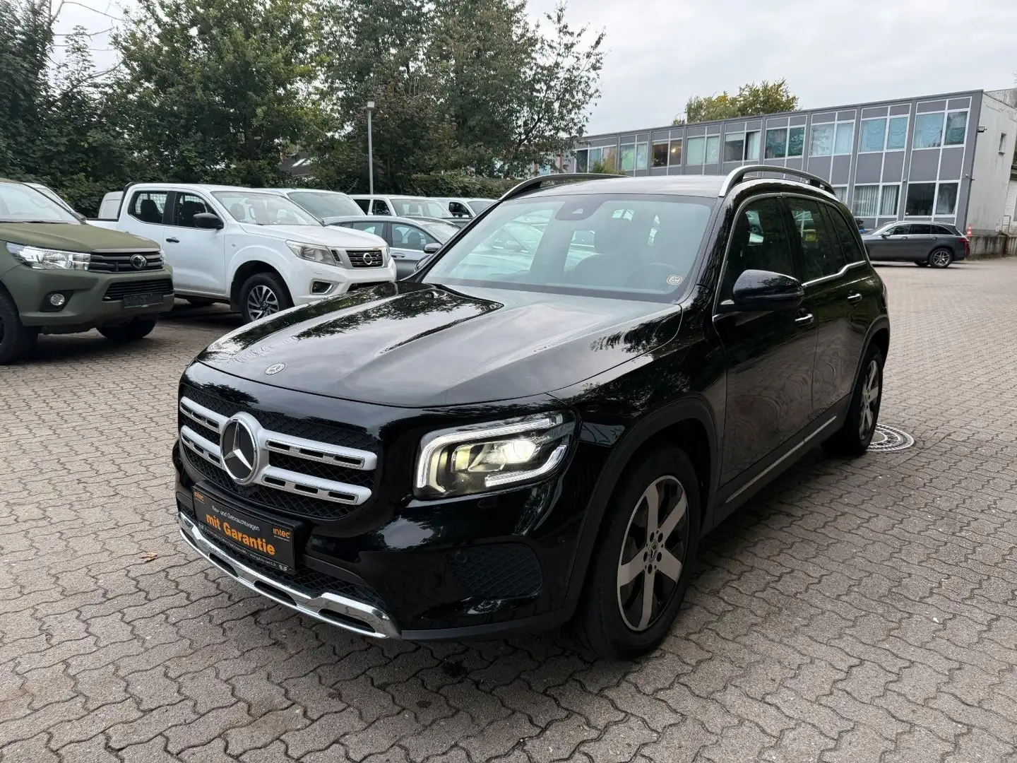 Mercedes-Benz GLB 200 d Navi R.Kamera AHK Tempomat PDC Schwarz - 1