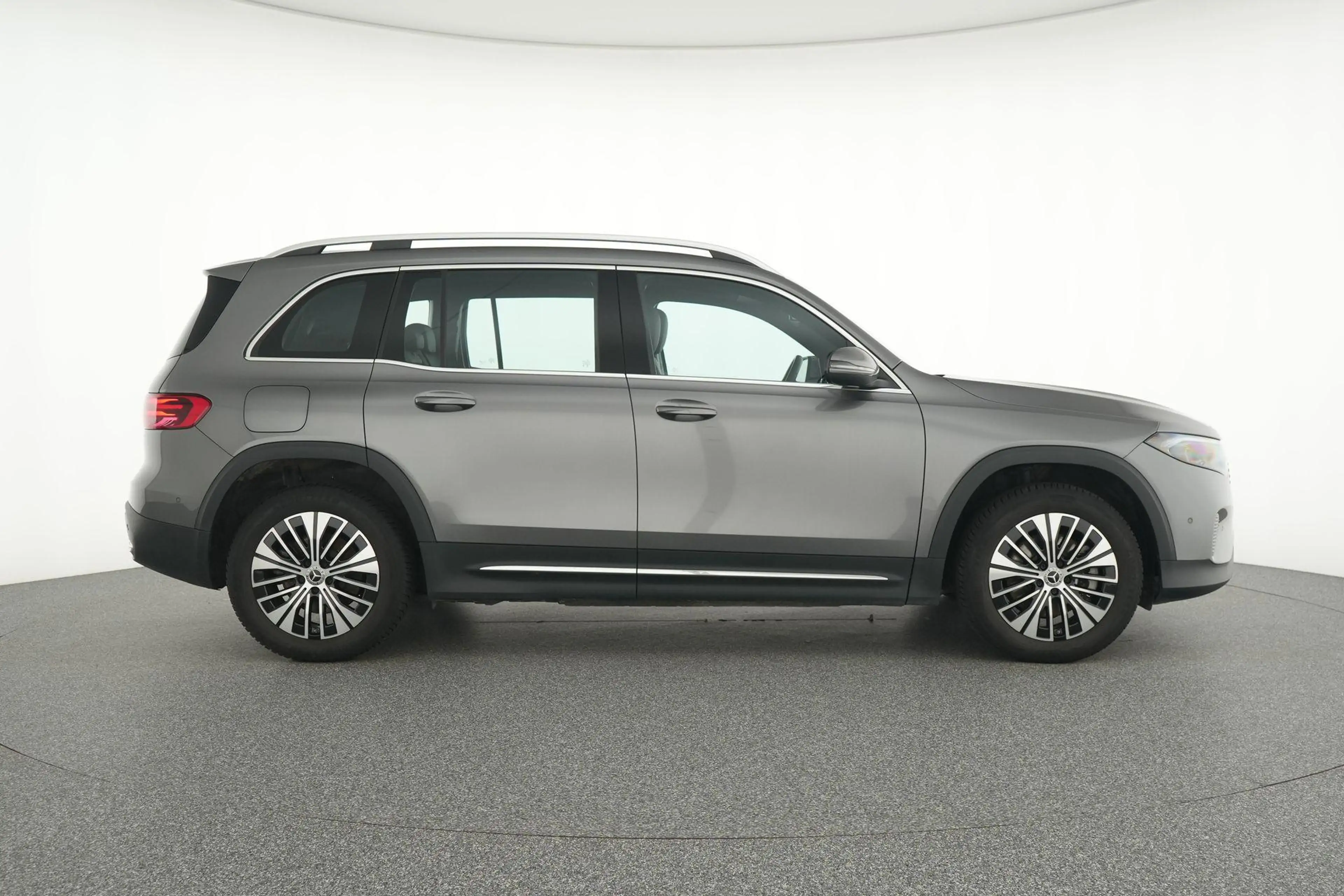 Mercedes-Benz EQB 250 250+ Business Line - 7 Seats — photo 9