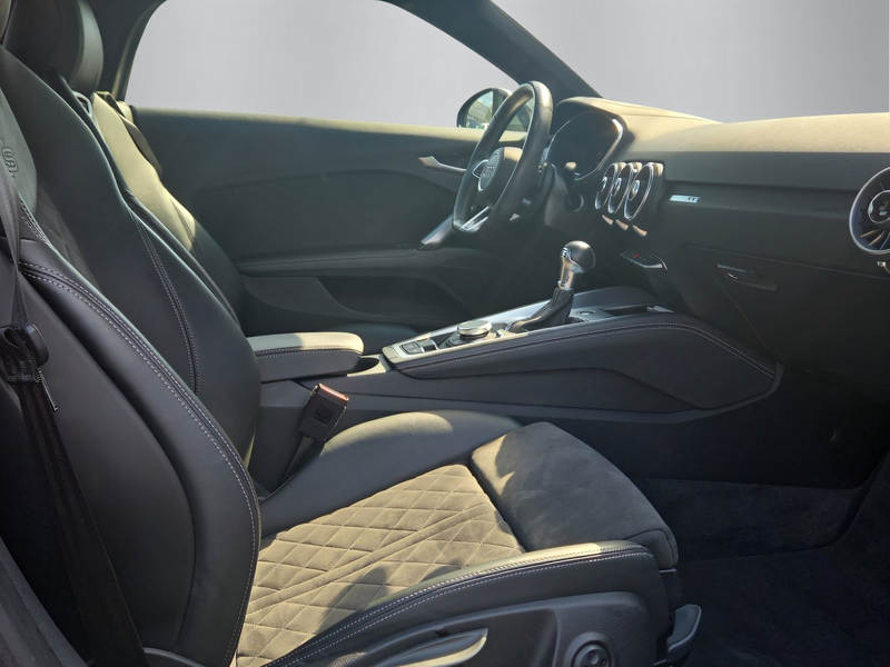 Audi TT 45 TFSI — photo 10
