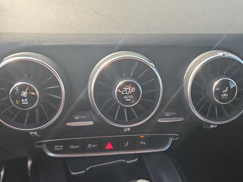Audi TT 45 TFSI — photo 13