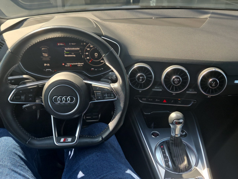 Audi TT 45 TFSI — photo 9