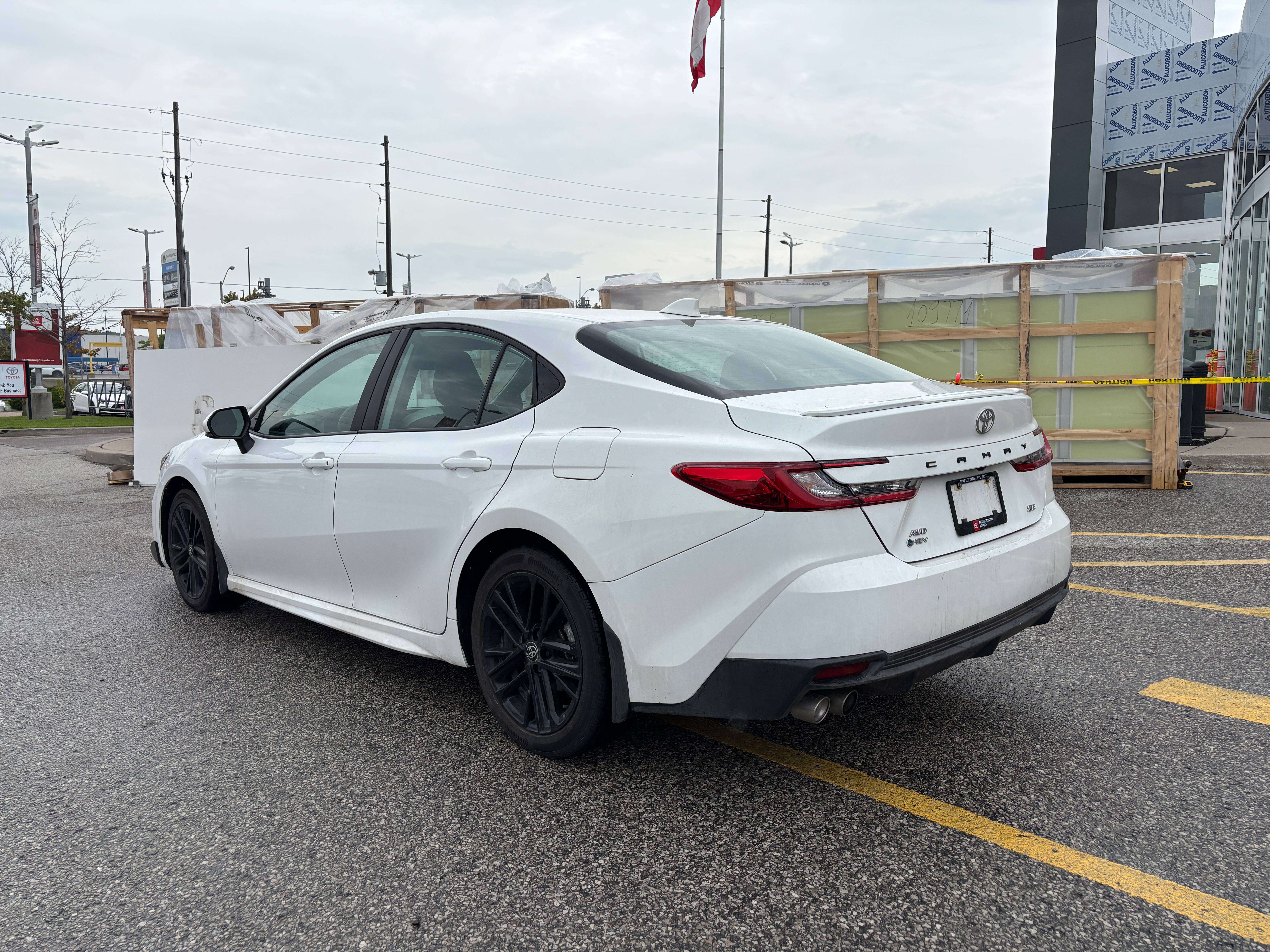 2026 Toyota Camry Hybrid SE AWD | Sunroof | Heated Seats | Bluetooth — photo 1