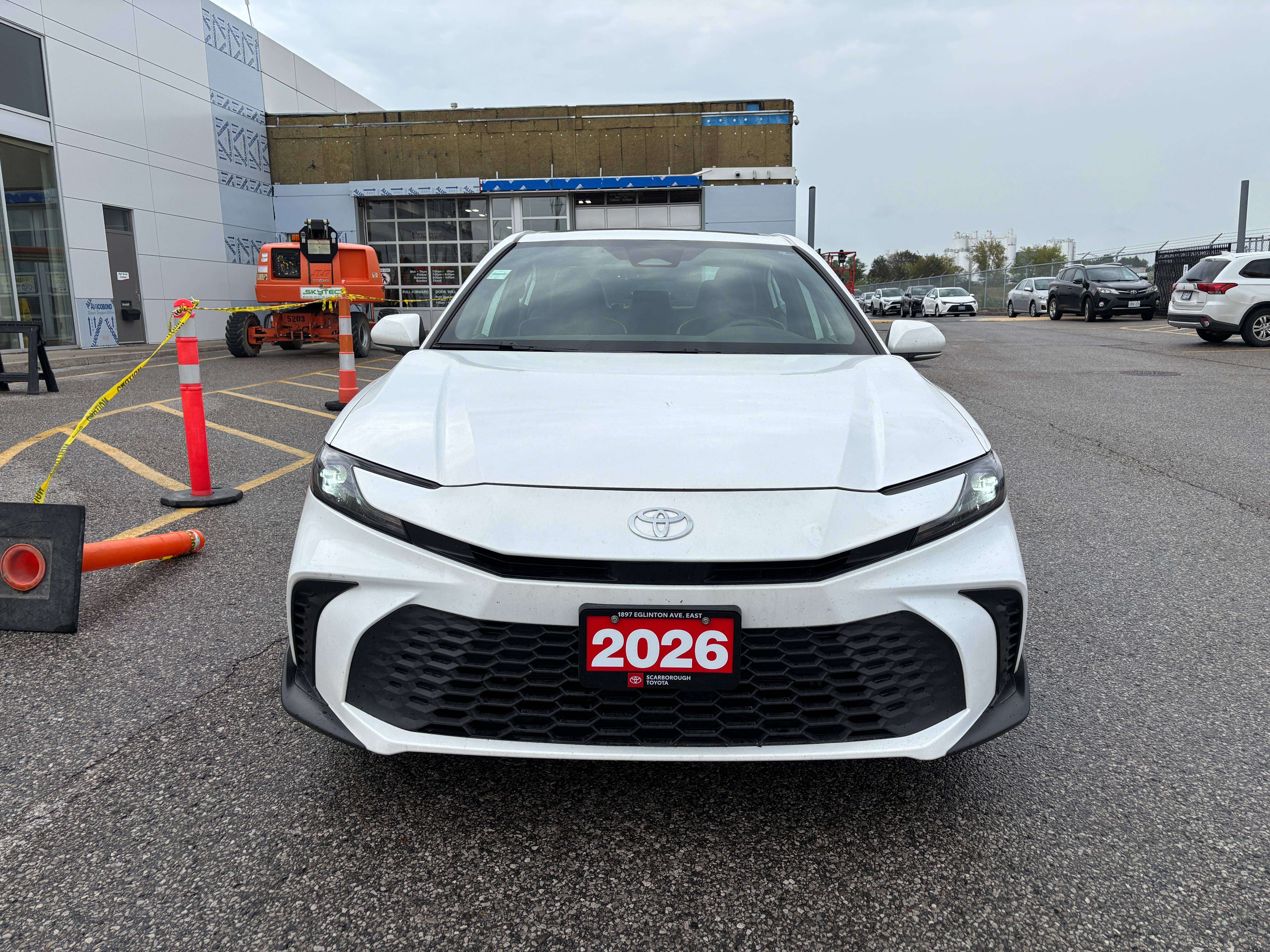 2026 Toyota Camry Hybrid SE AWD | Sunroof | Heated Seats | Bluetooth — photo 1