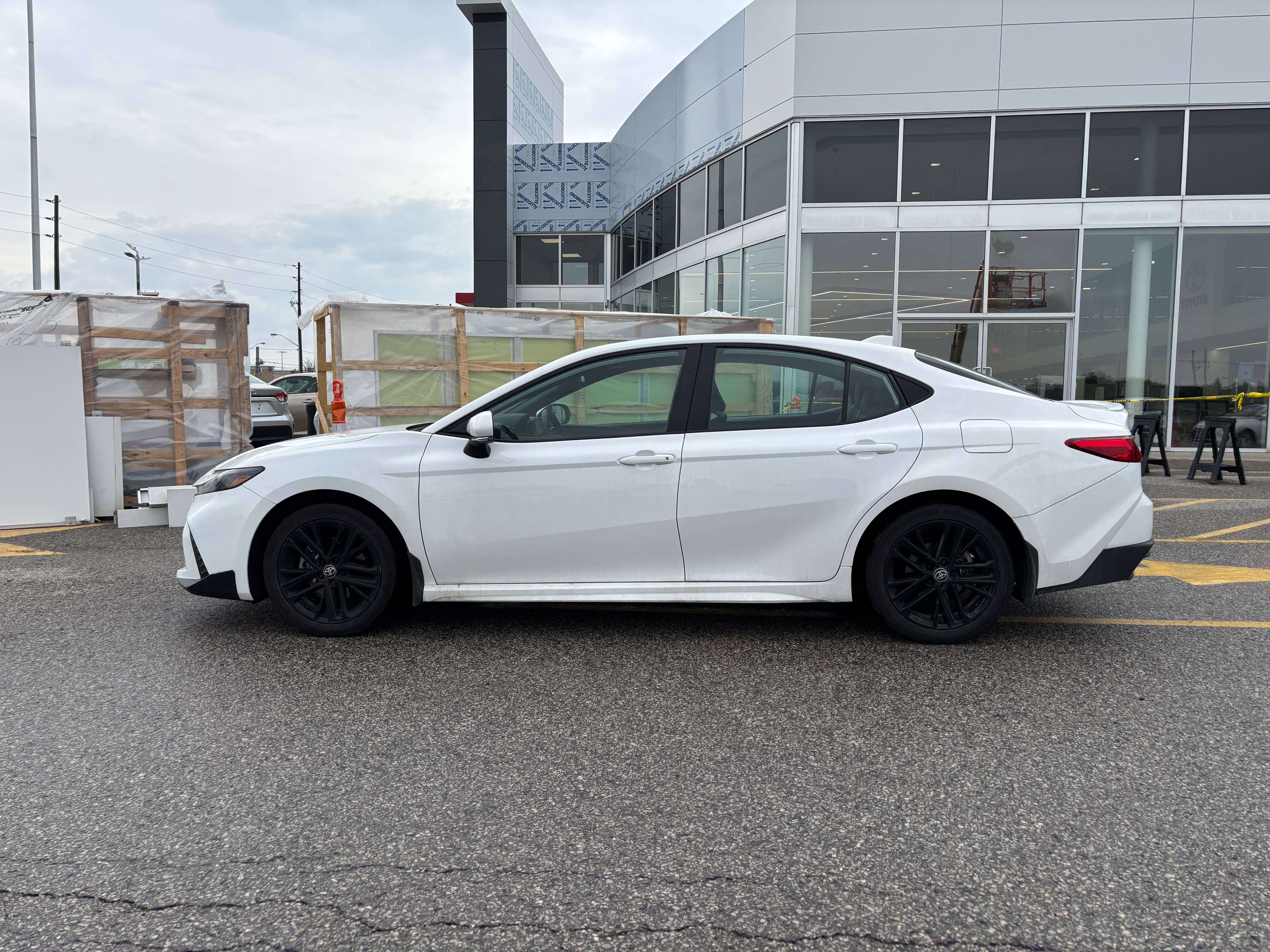 2026 Toyota Camry Hybrid SE AWD | Sunroof | Heated Seats | Bluetooth — photo 1