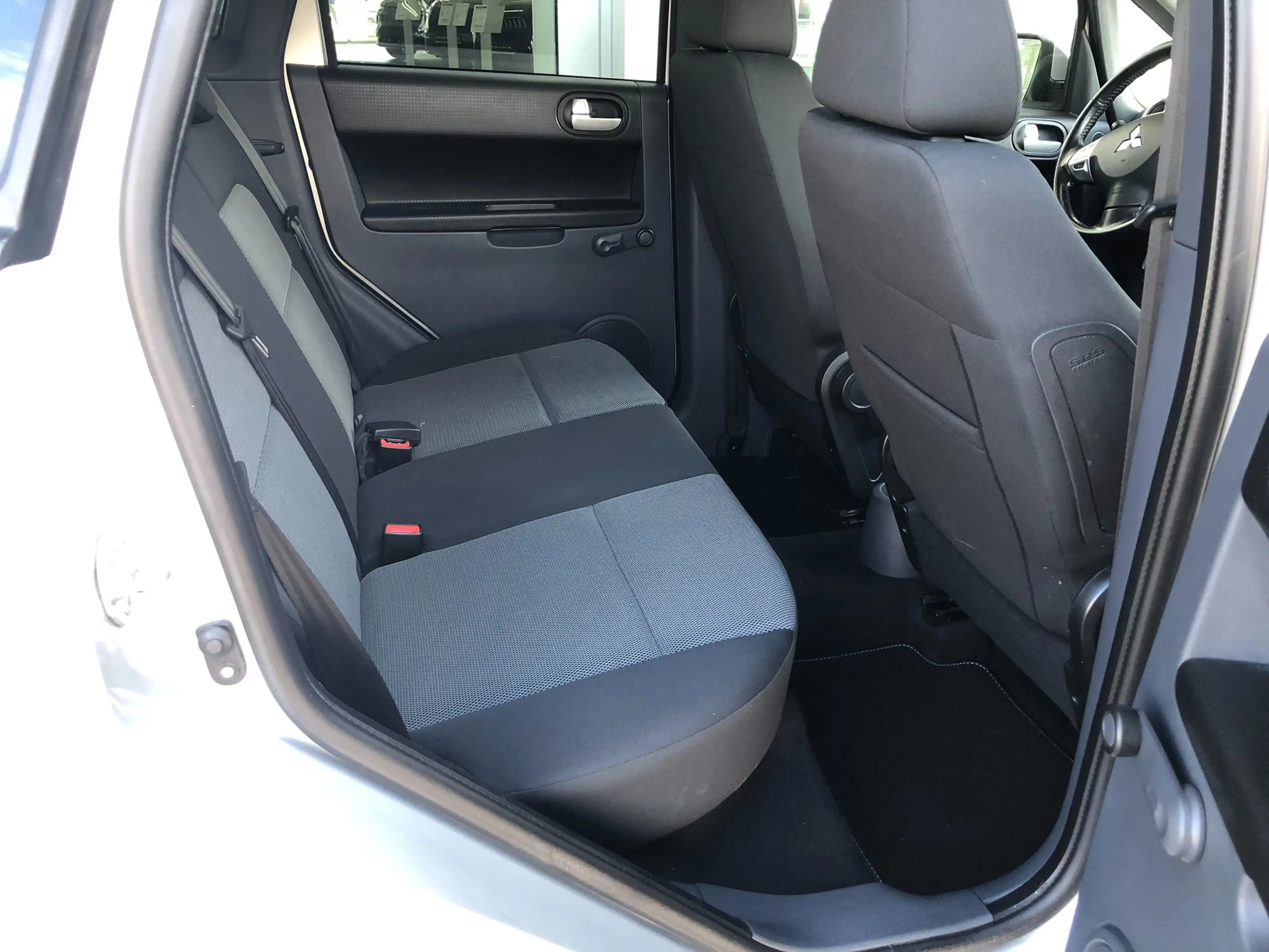 Mitsubishi Colt Colt 3-Türer 1.3 Intense — photo 9
