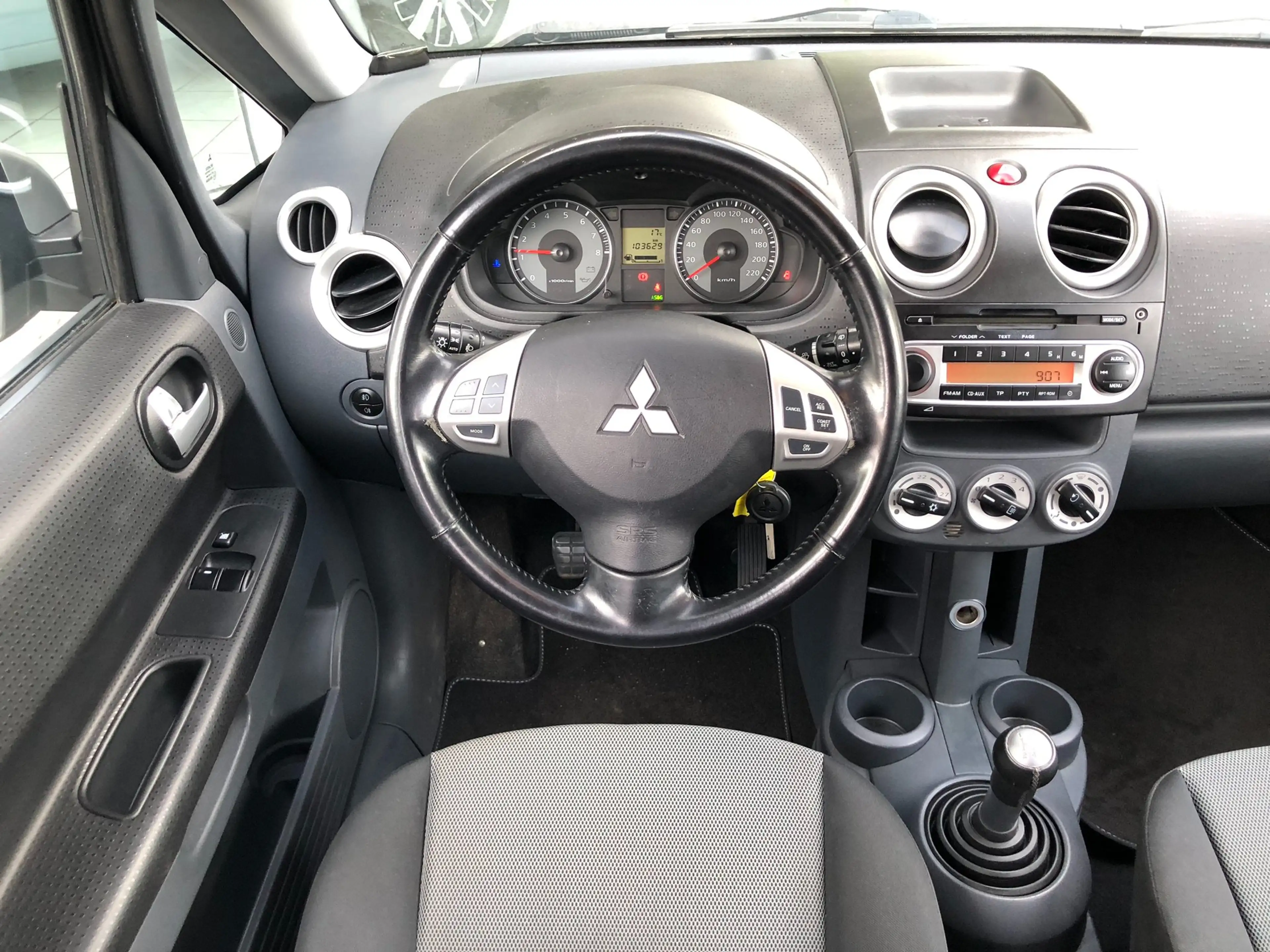 Mitsubishi Colt Colt 3-Türer 1.3 Intense — photo 6