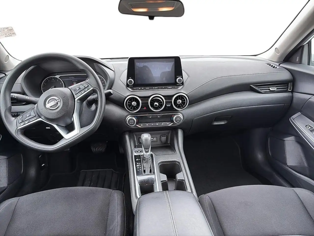 Nissan Sentra снимка Nissan Sentra