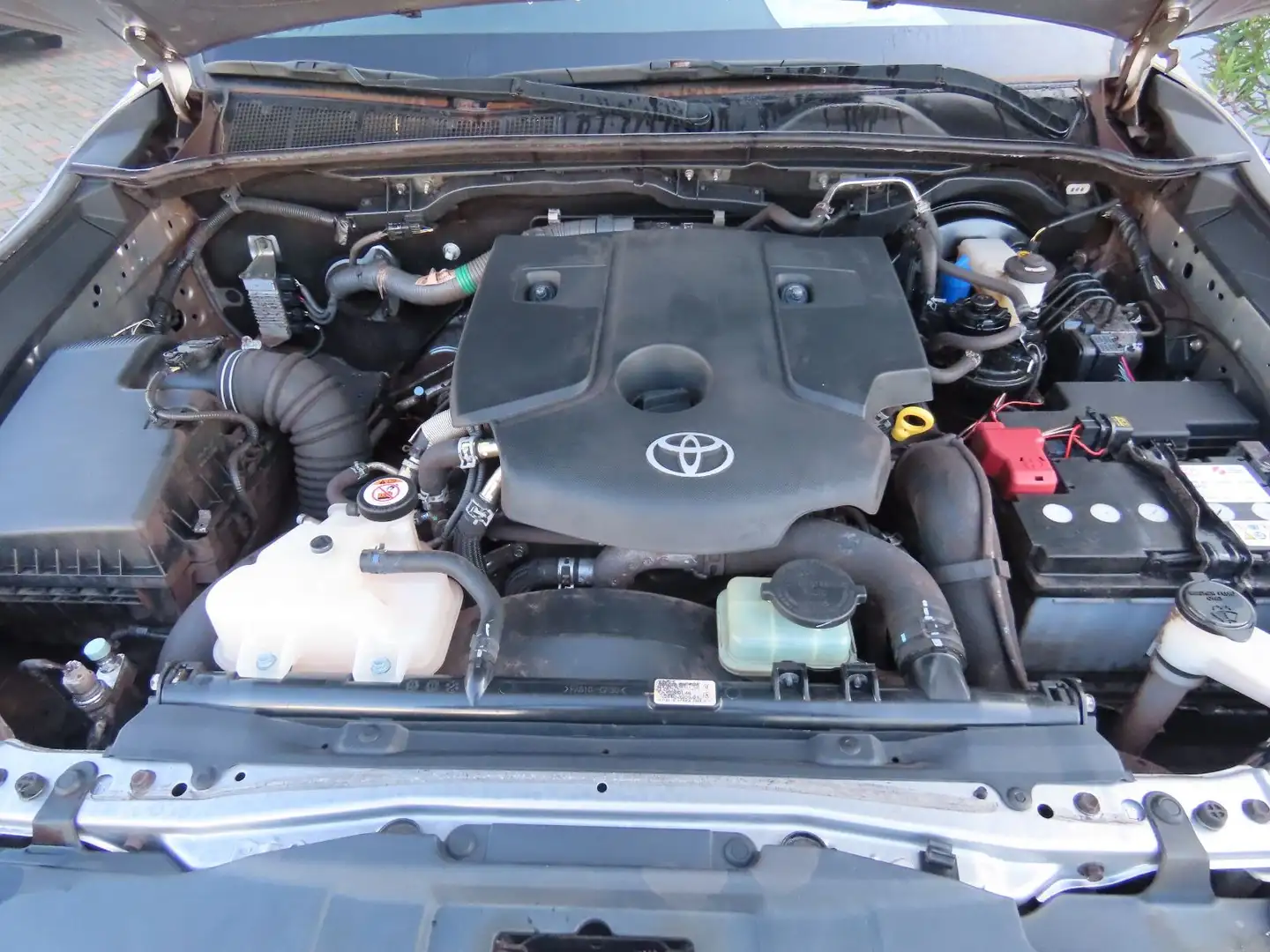 Toyota Hilux Single Cab Duty 4x4 18.396Km TÜV 11/27 Plateado - 2