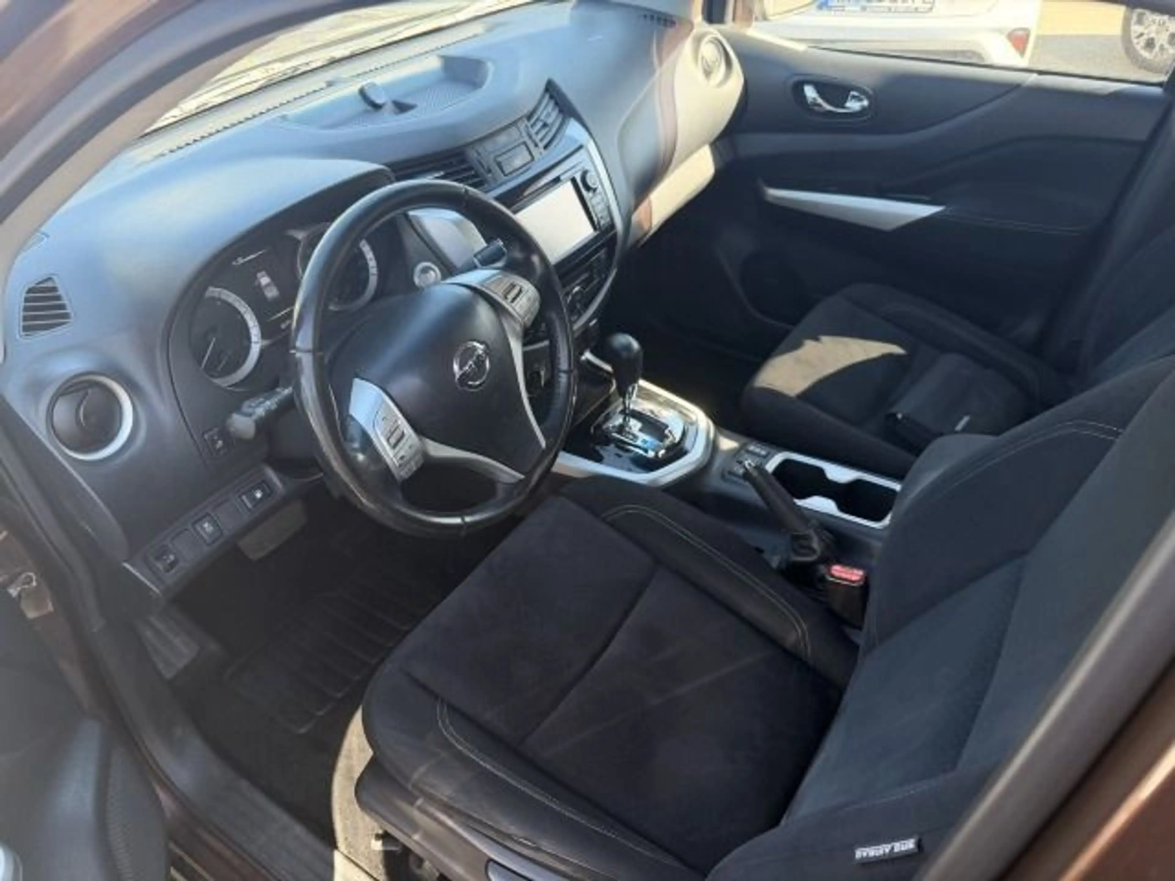 Nissan Navara NP300 N-Connecta DC 4x4 Transportbox — photo 8