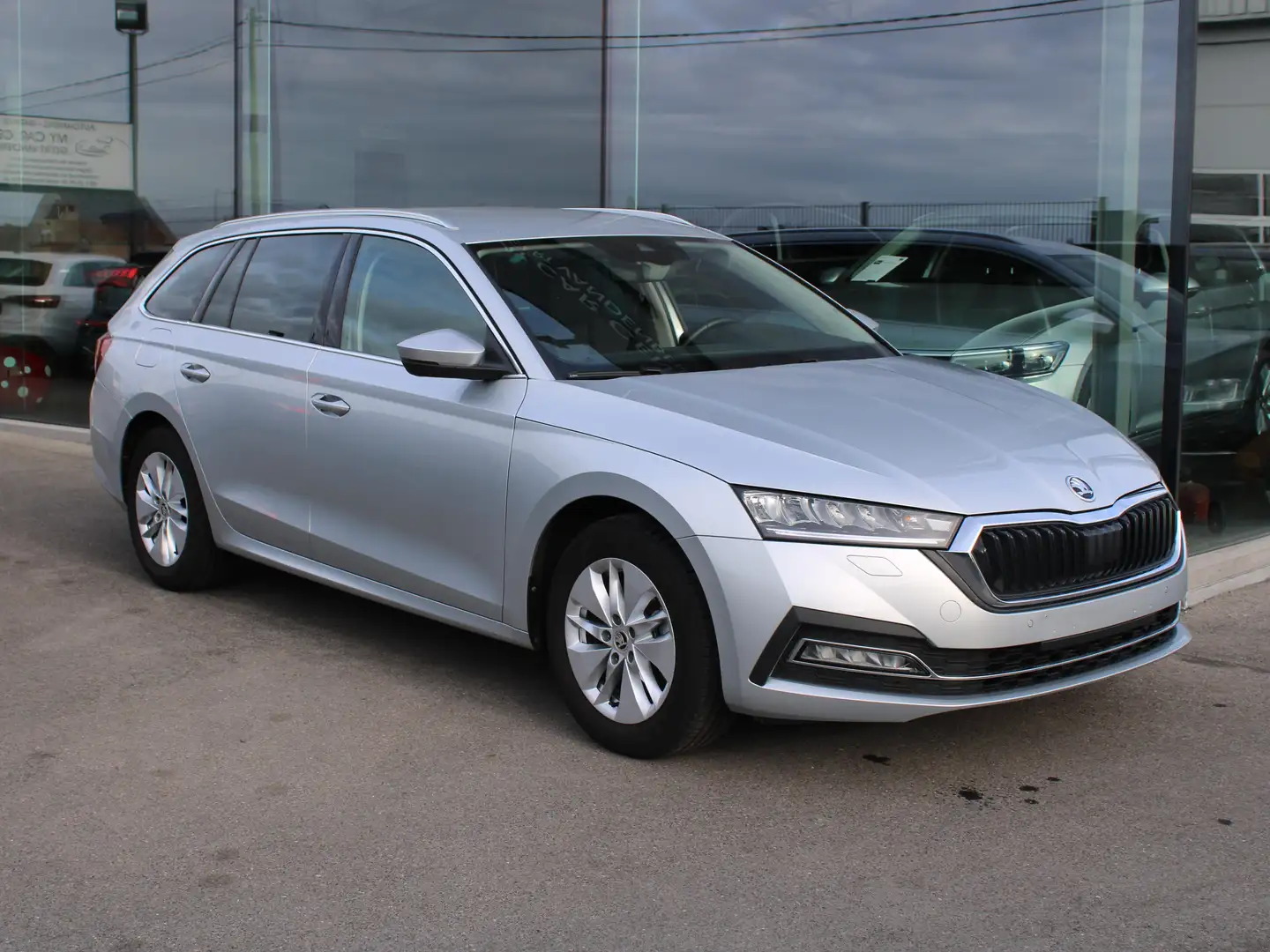 Skoda Octavia Octavia Combi 1.0 TSI Clever-CAMERA-AC-VEEL OPTIES Argent - 1