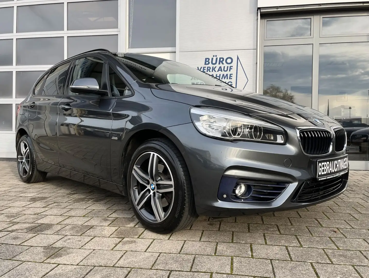 BMW 218 Sport-Line 2.HD NAVI 8-FACH Grau - 2