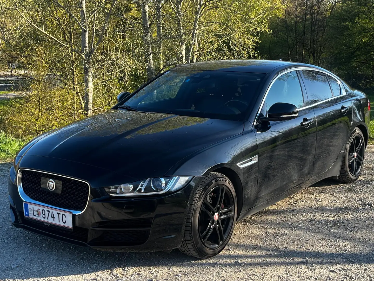 Jaguar XE 20d Portfolio Aut. - 1
