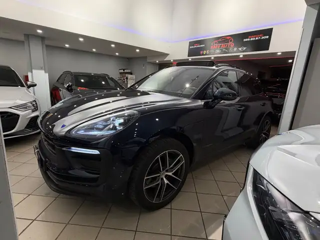 Porsche Macan view 4