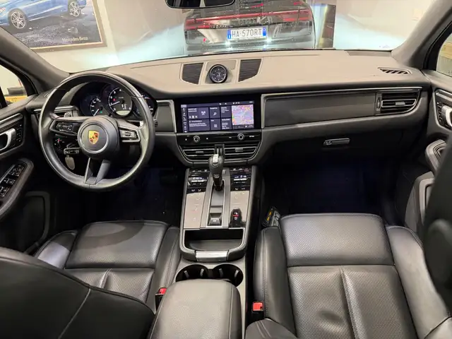 Porsche Macan view 9