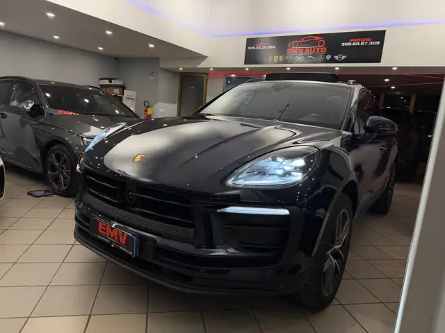 Porsche Macan view 3