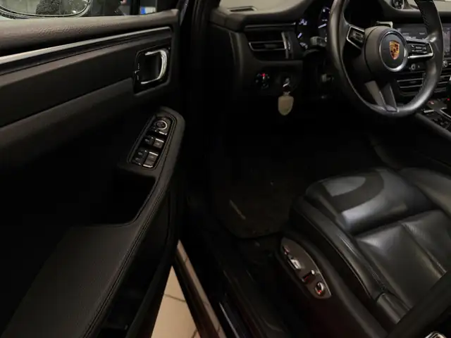 Porsche Macan view 8