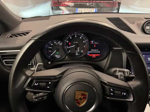 Porsche Macan view 6