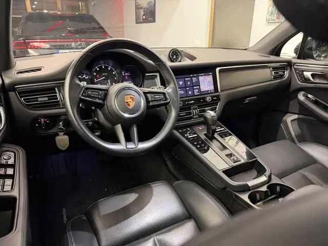 Porsche Macan view 10