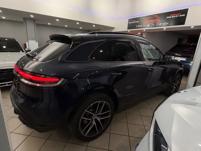 Porsche Macan view 13