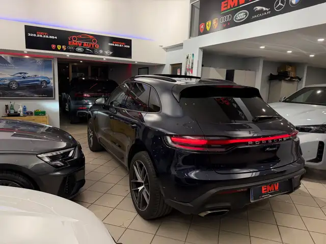 Porsche Macan view 12