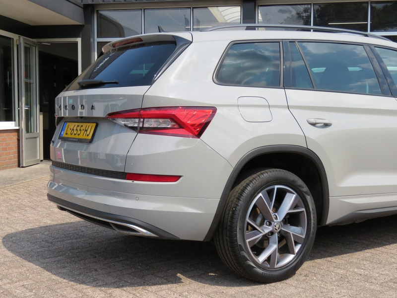 Skoda Kodiaq 1.5 TSI 150pk SPORTLINE / 19 Inch / Trekhaak wegkl — photo 17