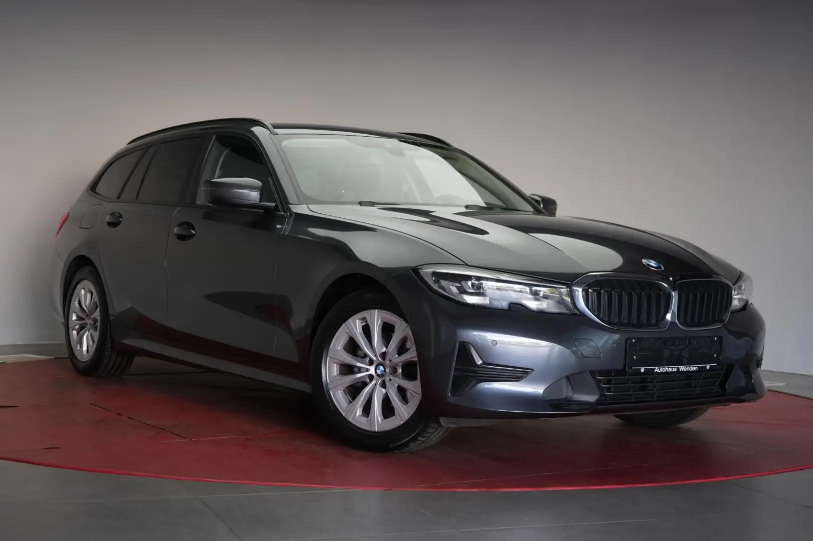 BMW 318 d Touring Advantage Navi/Temp/Carplay/LED/Sh Grau - 1