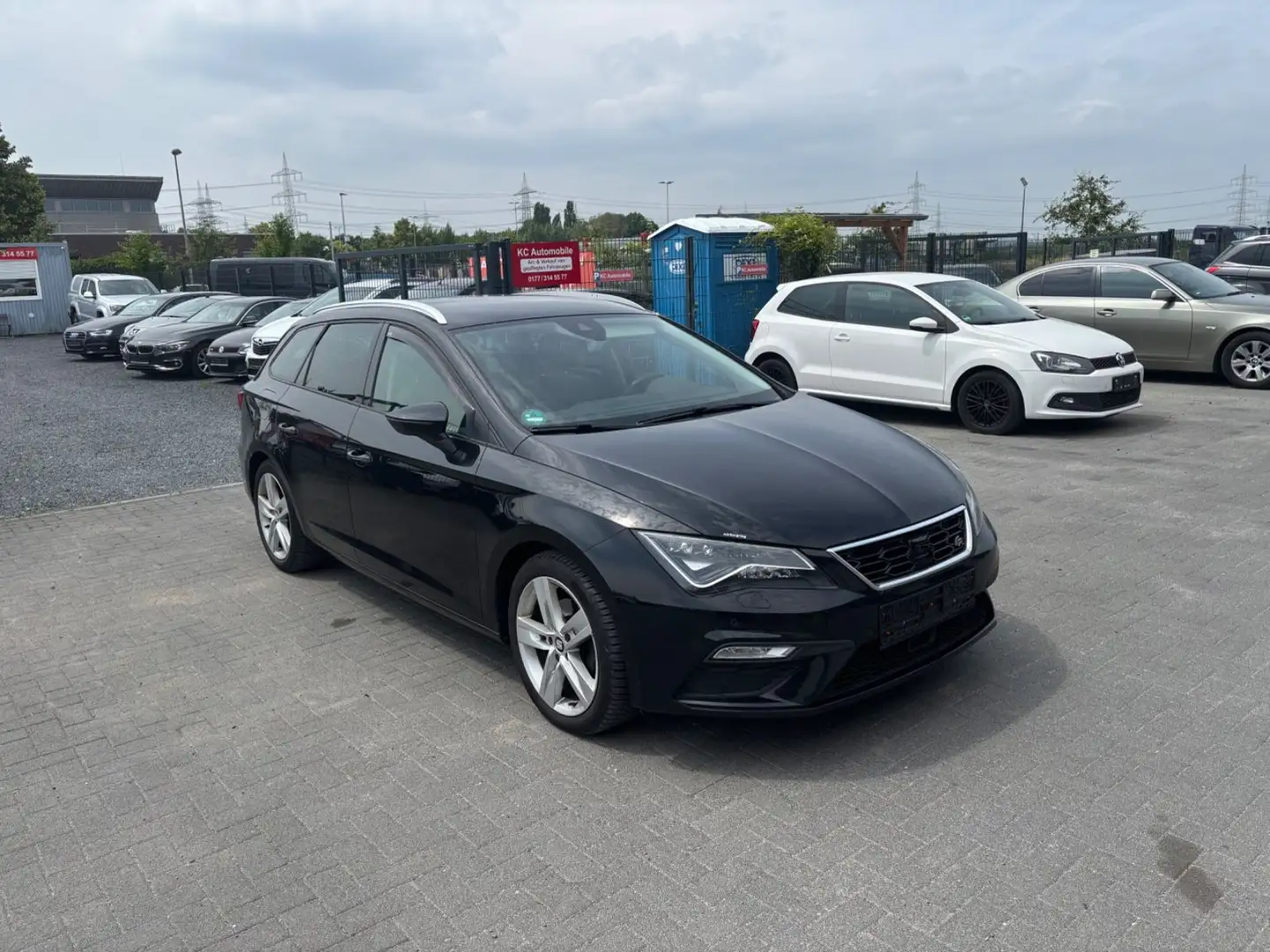 SEAT Leon ST FR*NAVI*KAMERA*2HAND* Schwarz - 1