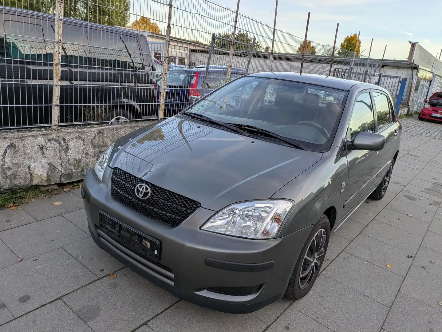 Toyota Corolla 1.4 Compact Gris - 2