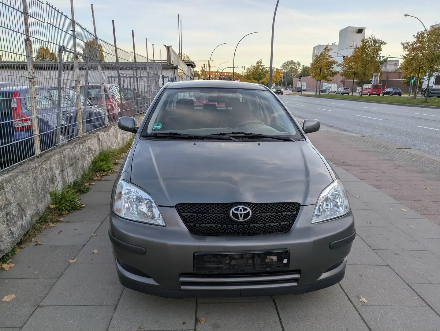 Toyota Corolla 1.4 Compact Gris - 1