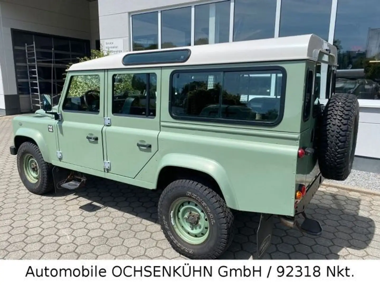 Land Rover Defender 110 Heritage Klima, 7 Sitzer, Allw.R. Grün - 2