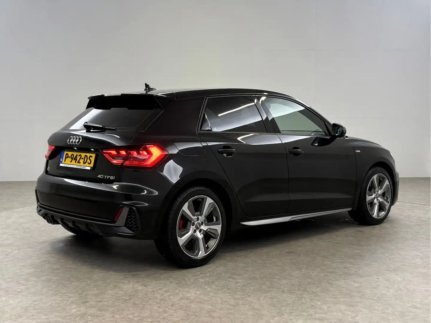 Audi A1 40 TFSI S Line 200PK | Virtual | Carplay | Cruise Noir - 2